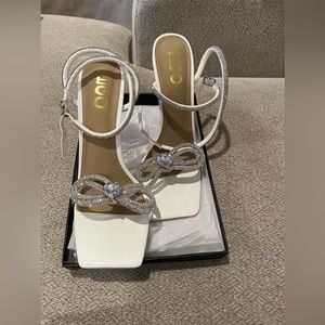Size 9 Crystal Bow Heel